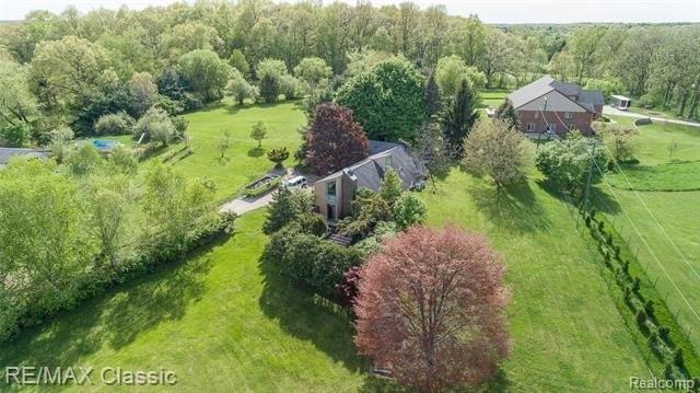 Mystic Hills Cir, Milford, MI 48380