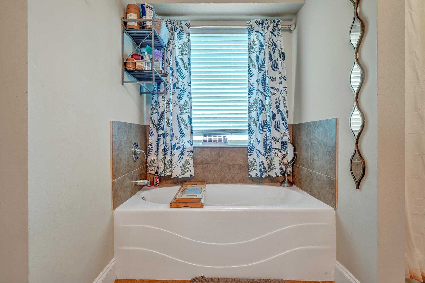 Chanteuse Pkwy, Crestview, FL 32539