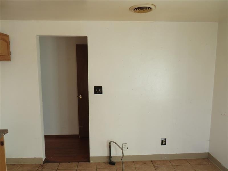 Jeanette Dr, Verona, PA 15147