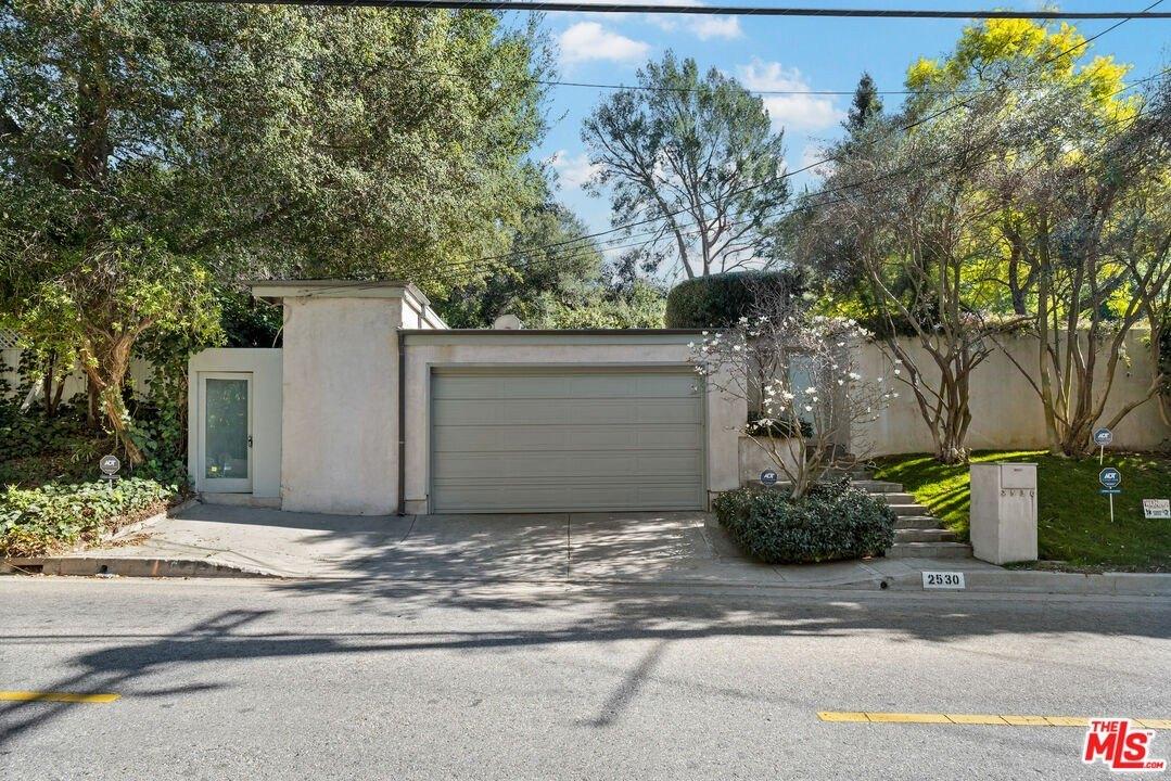 Hutton Dr, Beverly Hills, CA 90210