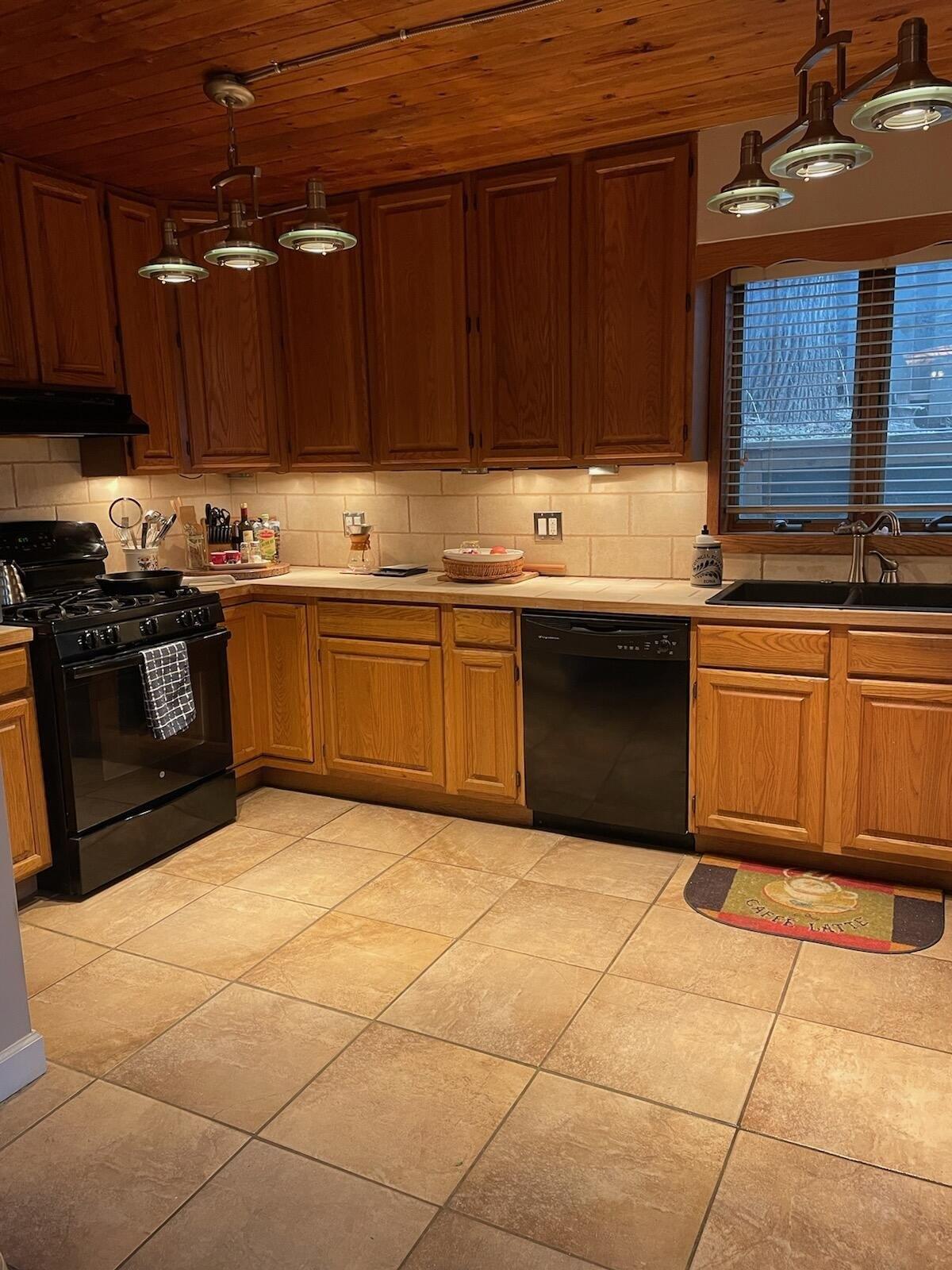 Grace St, Council Bluffs, IA 51503