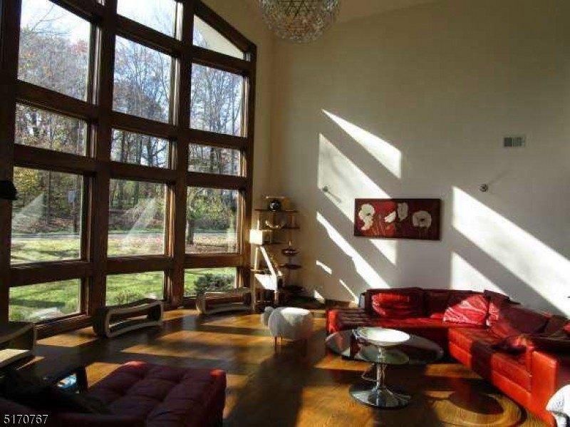 High Tor Dr, Watchung, NJ 07069