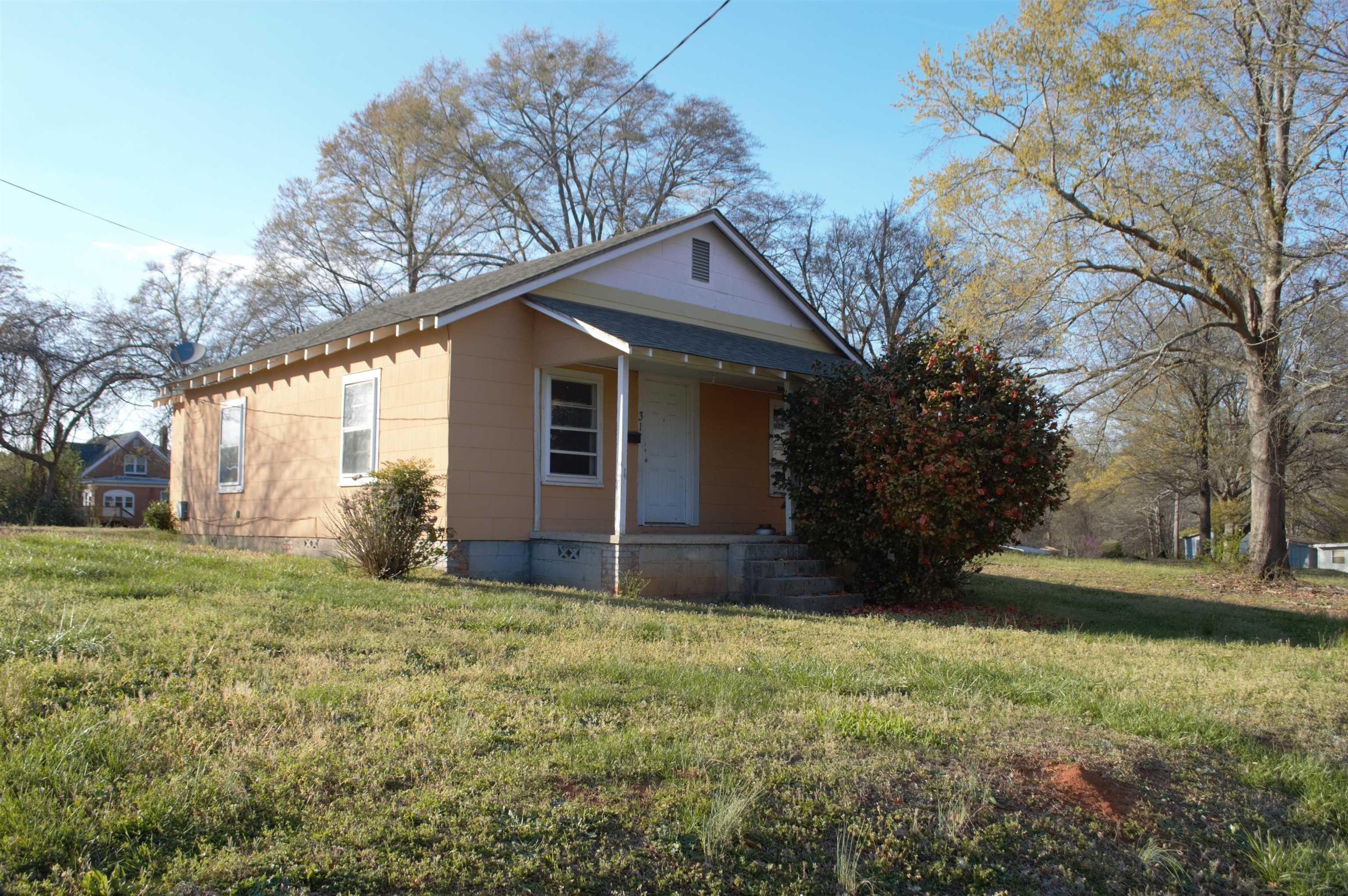 Bridges St, Inman, SC 29349