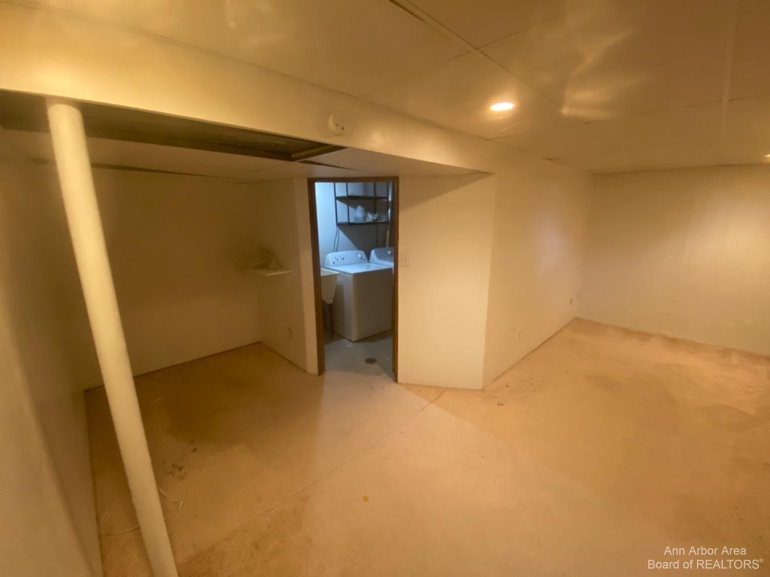 Bolgos Cir, Ann Arbor, MI 48105