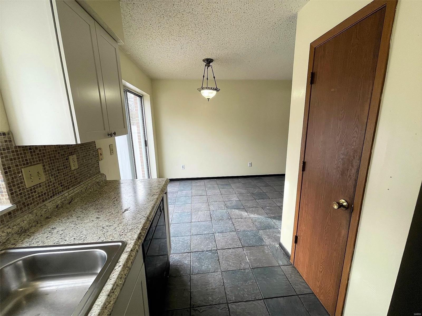 Briston Ct, Saint Louis, MO 63114