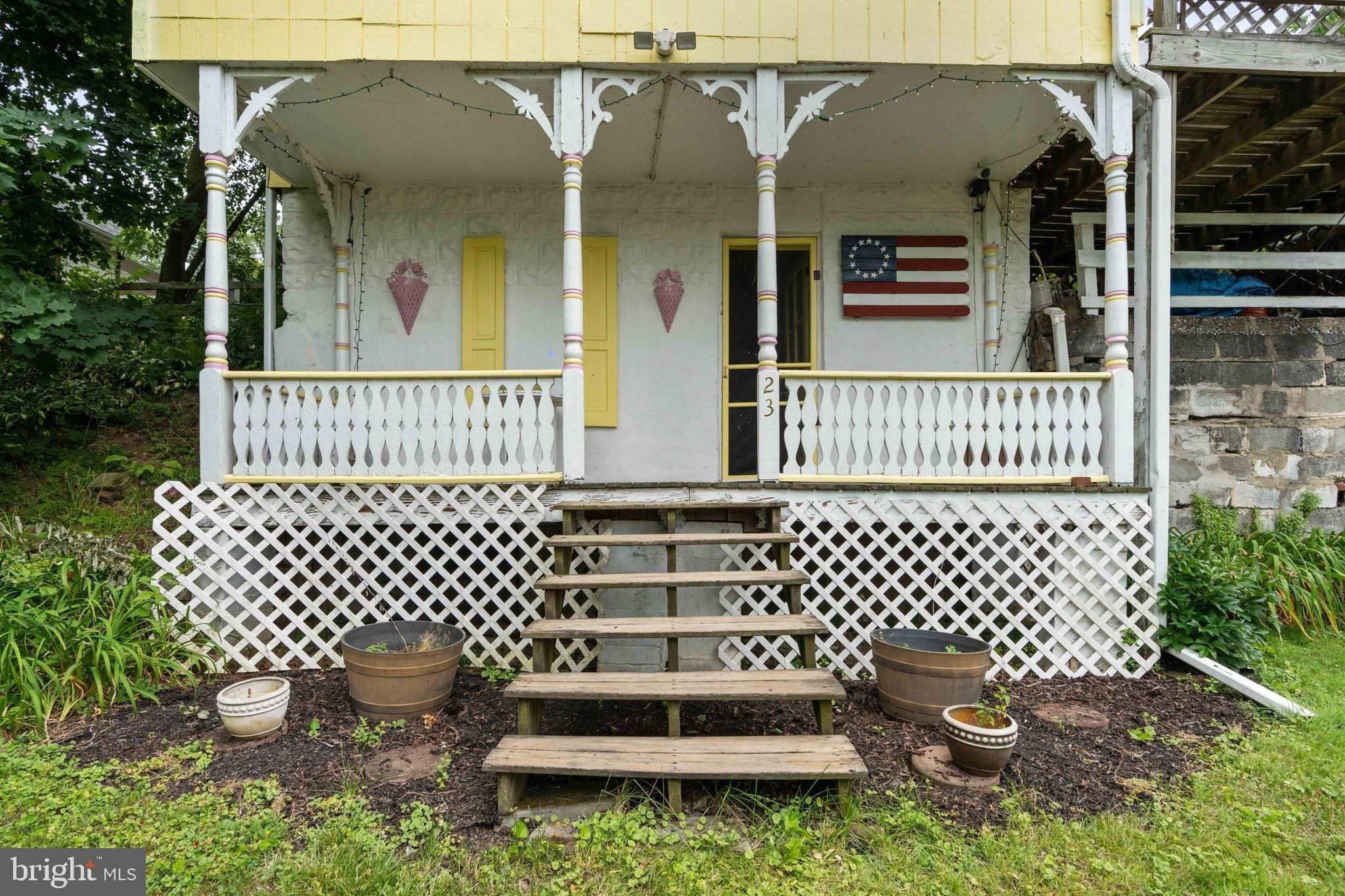 E Shady Ln, Enola, PA 17025