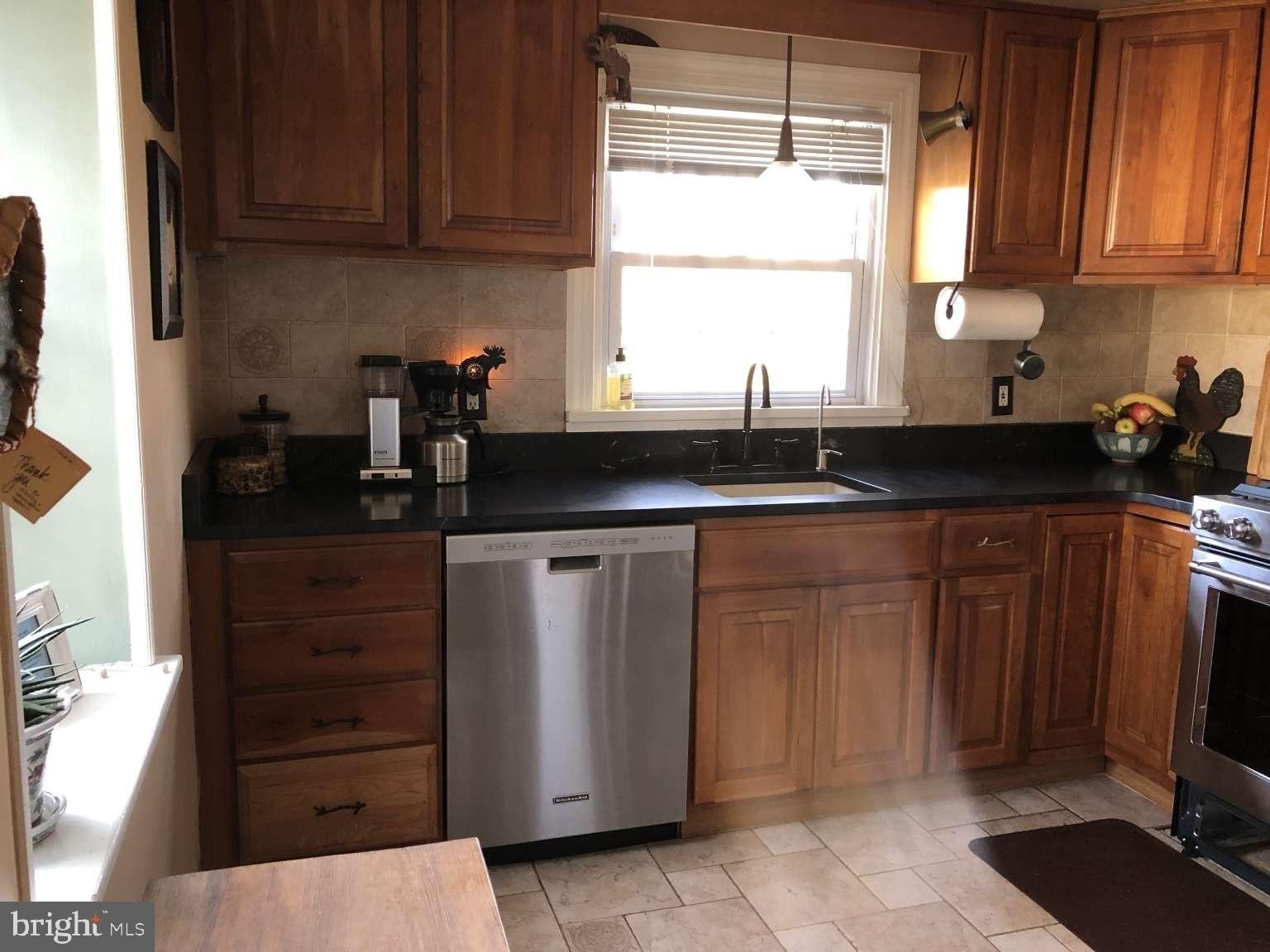 Edge Hill Rd, Abington, PA 19001
