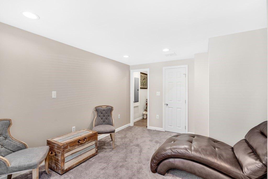 Marion St, Holbrook, MA 02343