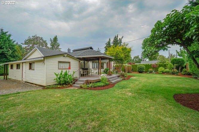 Se Hood St, Clackamas, OR 97015