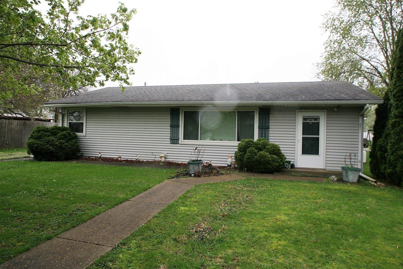 S Tazewell Ave, Mackinaw, IL 61755