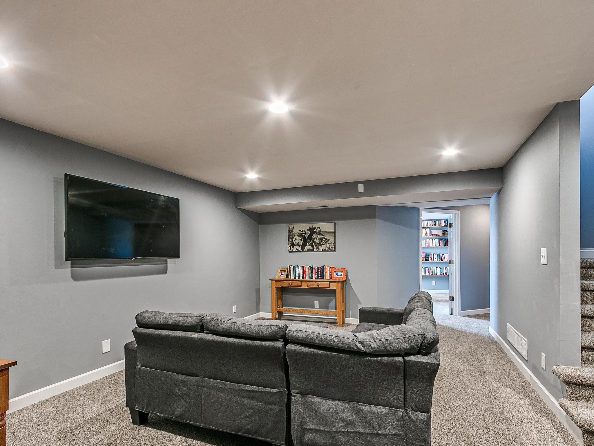 Hartford Dr, Ames, IA 50014