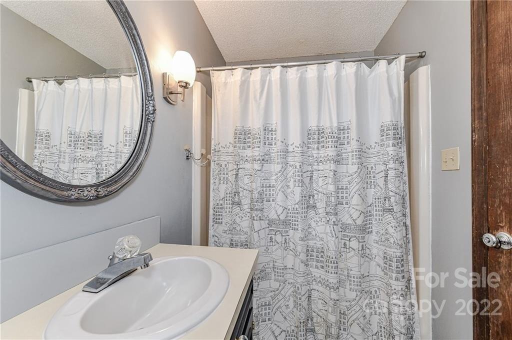 Raintree Dr, Matthews, NC 28104