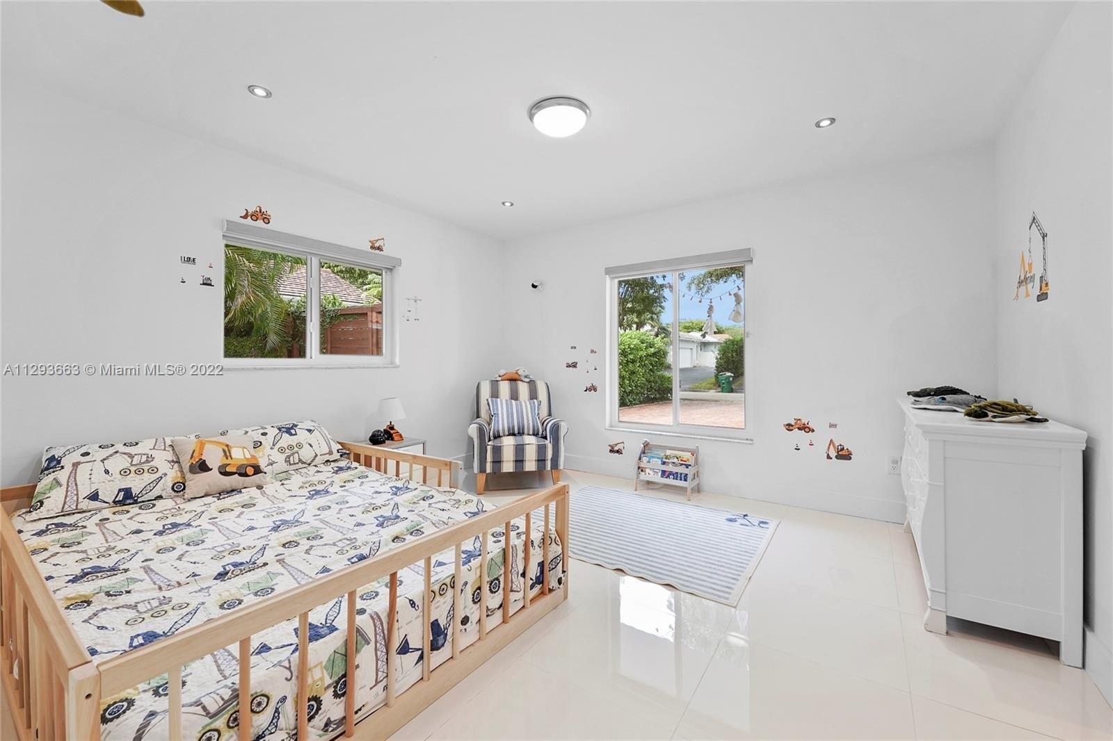 Sw 58th Ave, Pinecrest, FL 33156