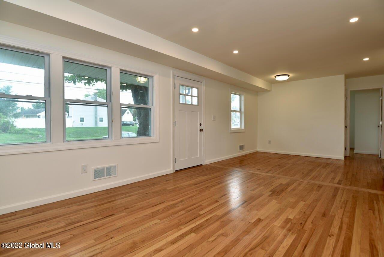 Madison Ave, Troy, NY 12180