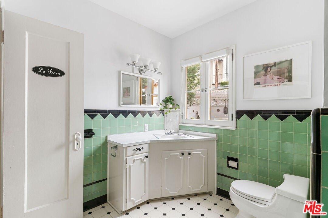 Wellesley Ave, Los Angeles, CA 90049