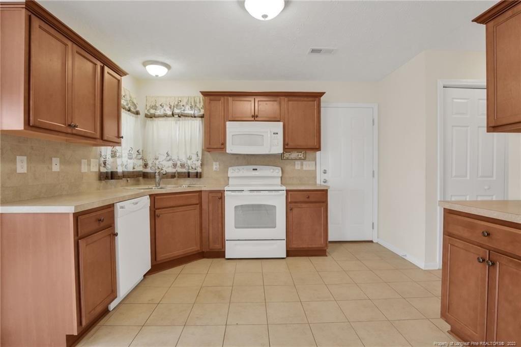Windflower Dr, Fayetteville, NC 28314