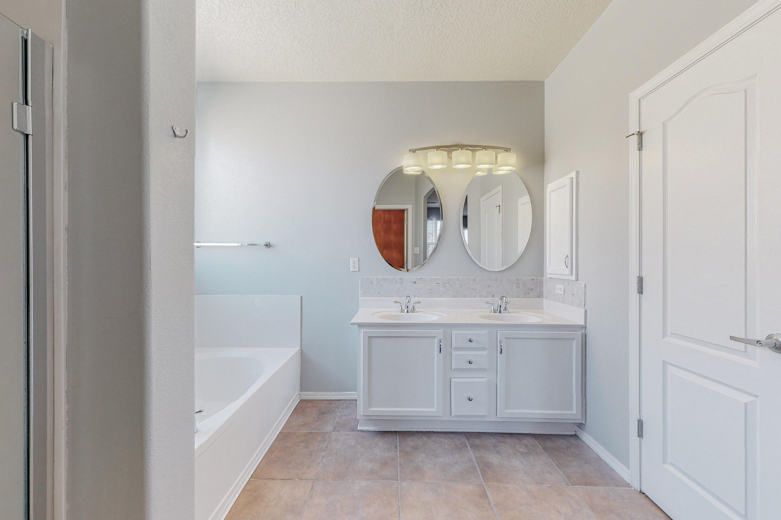 Sun Mesa St Sw, Los Lunas, NM 87031