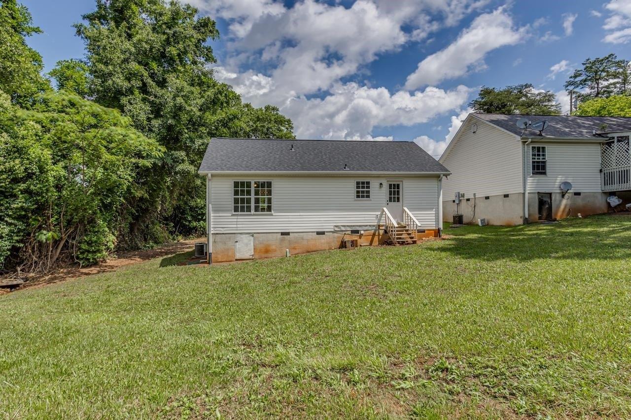 Mountain View Ave, Greer, SC 29650