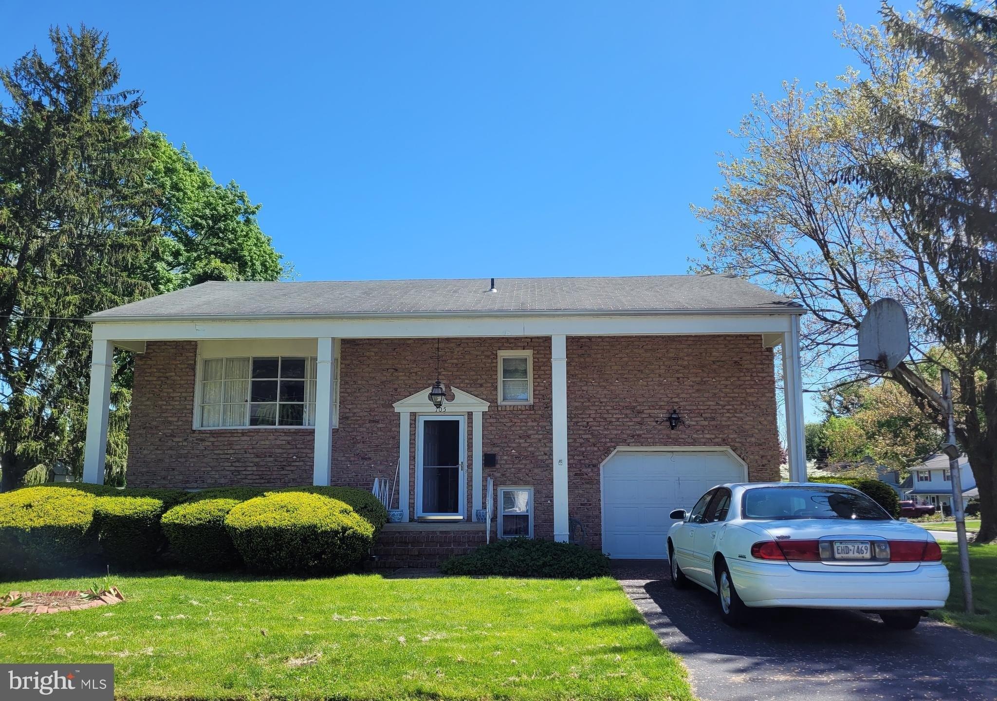 Henry St, Mechanicsburg, PA 17055