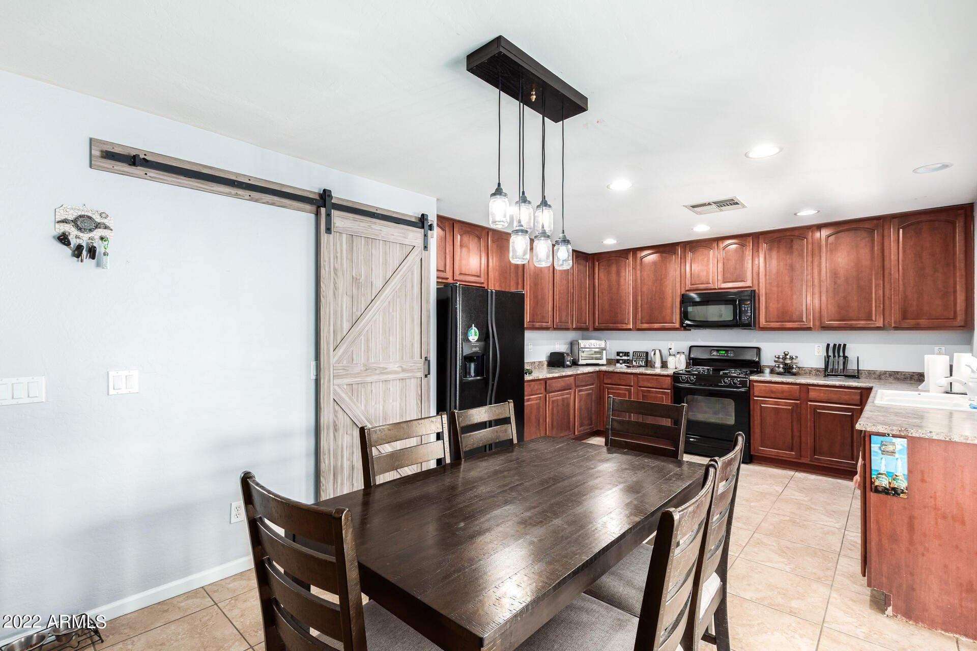 W Warner St, Phoenix, AZ 85043