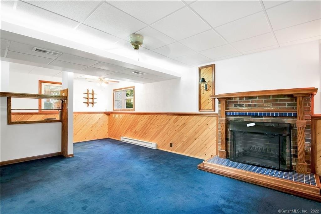 Spring Glen Dr, Meriden, CT 06451