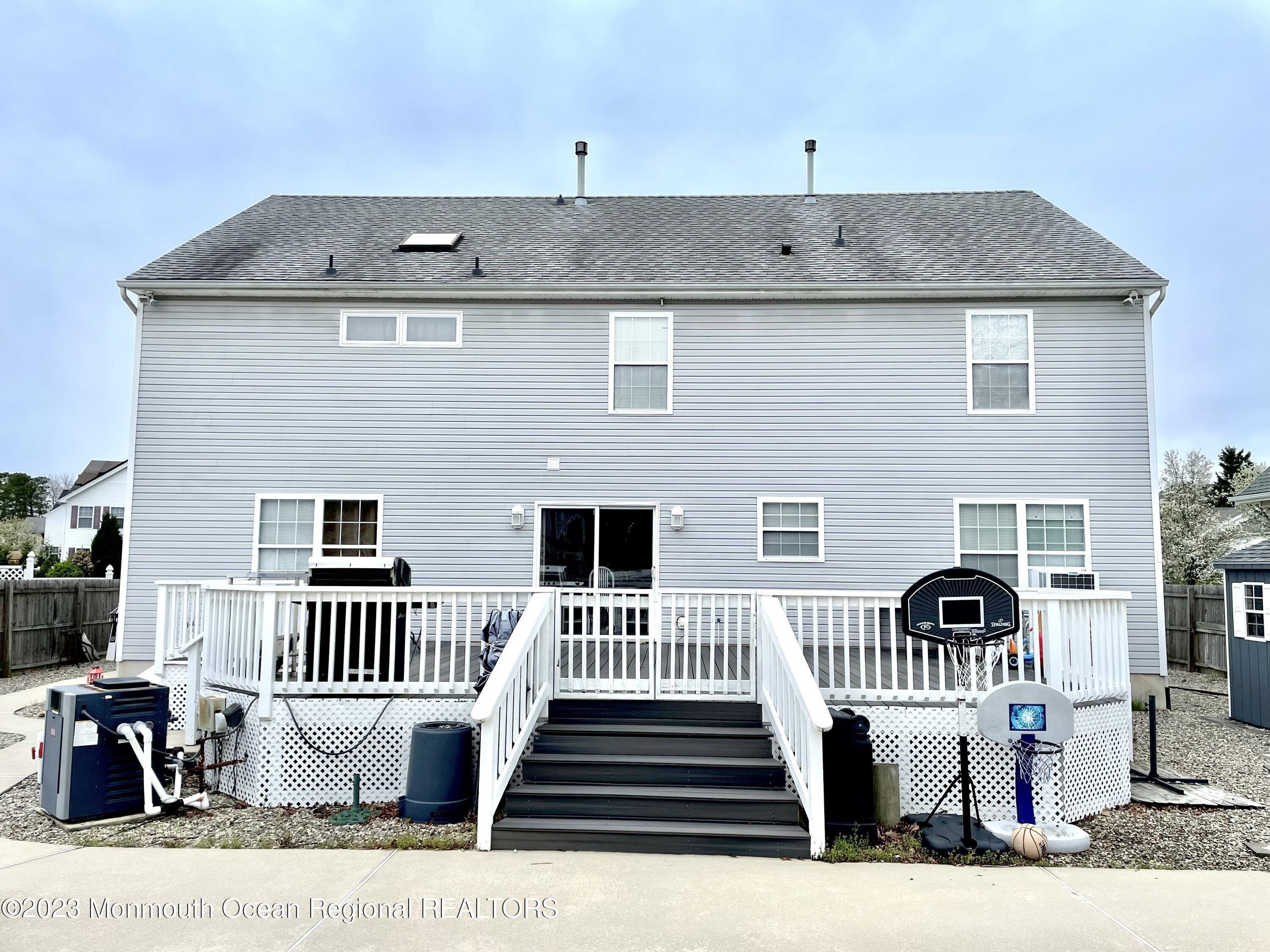 Mermaid Dr, Manahawkin, NJ 08050
