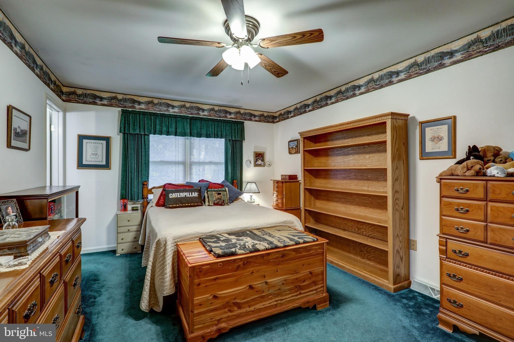 Sycamore Ln, New Holland, PA 17557