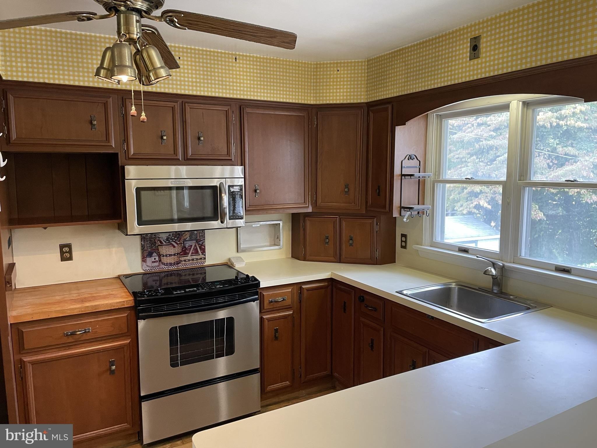 Stratford Ave, Elkins Park, PA 19027