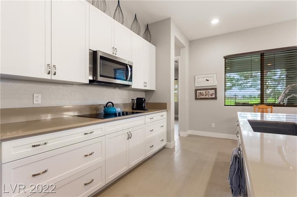 E Beacon Ridge Dr, Pahrump, NV 89061