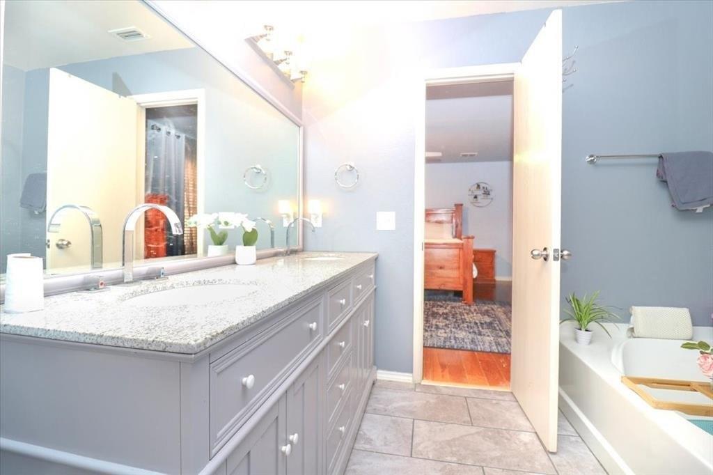 Lauren Dr, Burleson, TX 76028