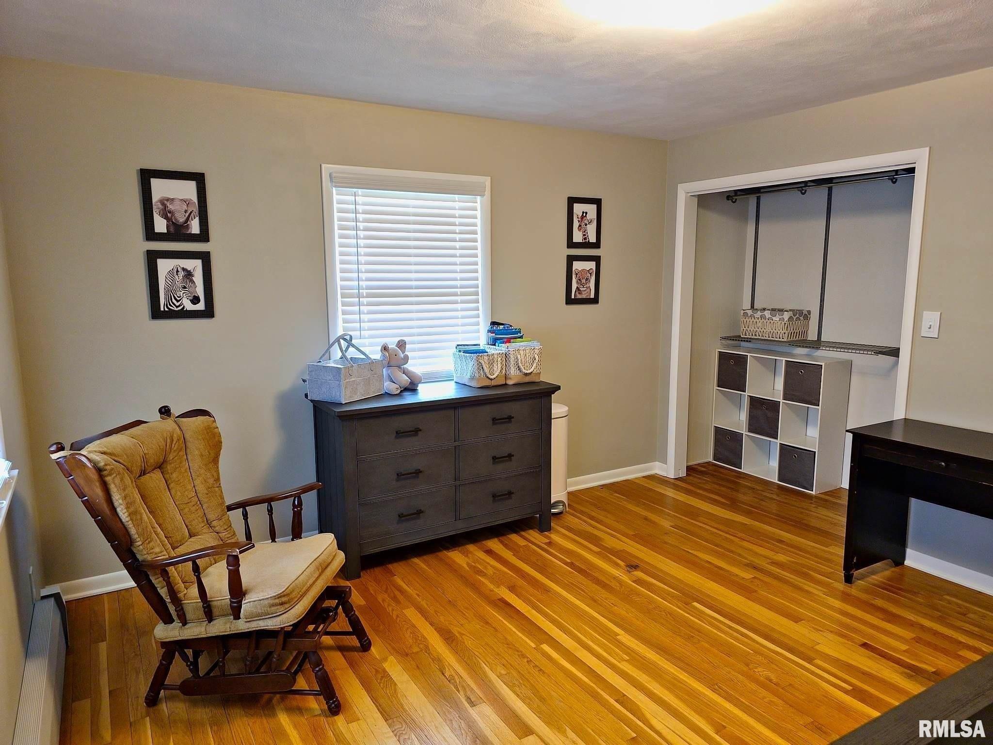 W Washington St, Farina, IL 62838