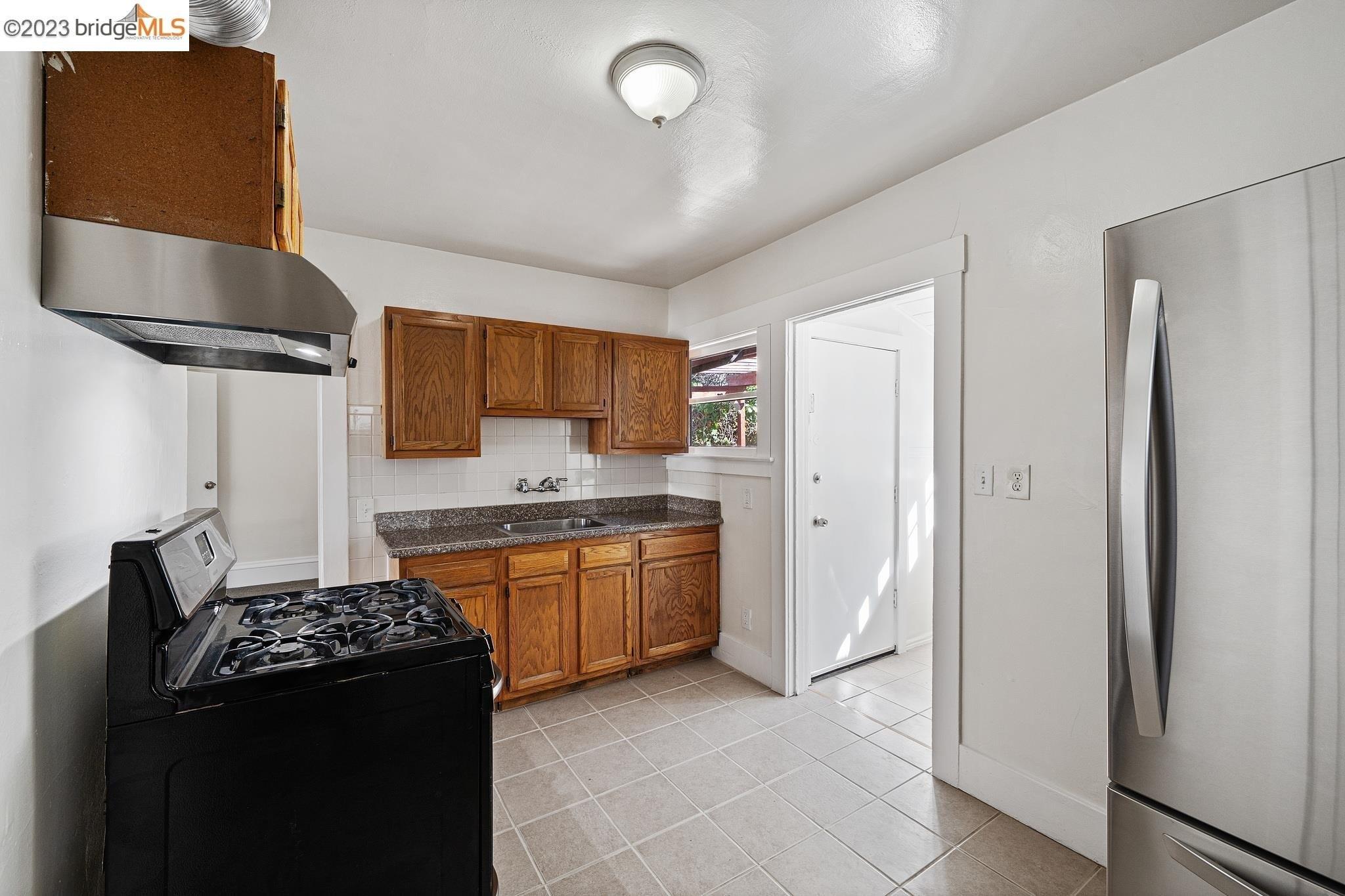 14th Ave, Oakland, CA 94602