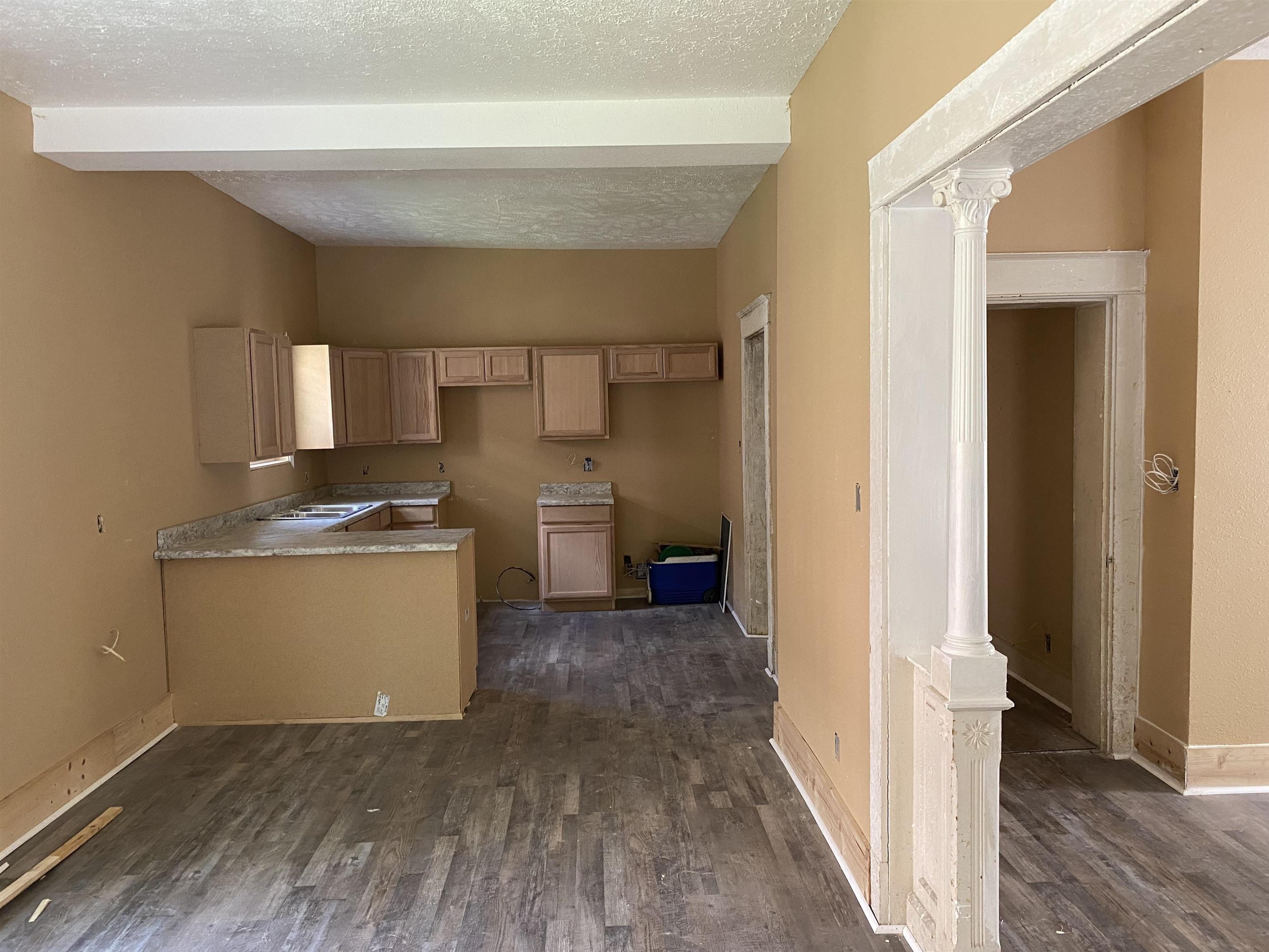 Crescent Ave, Jackson, TN 38301