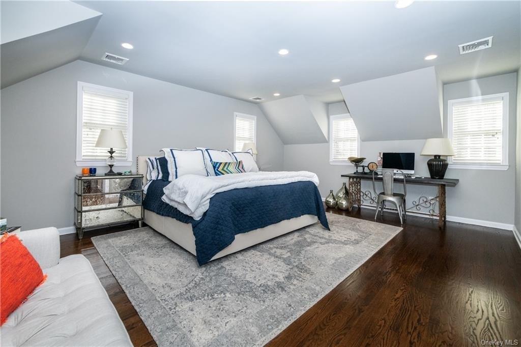 Florence Dr, Chappaqua, NY 10514