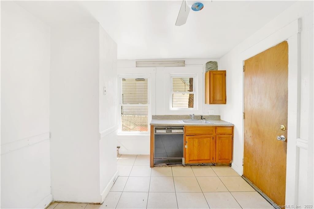 Sycamore Ln, Waterbury, CT 06705
