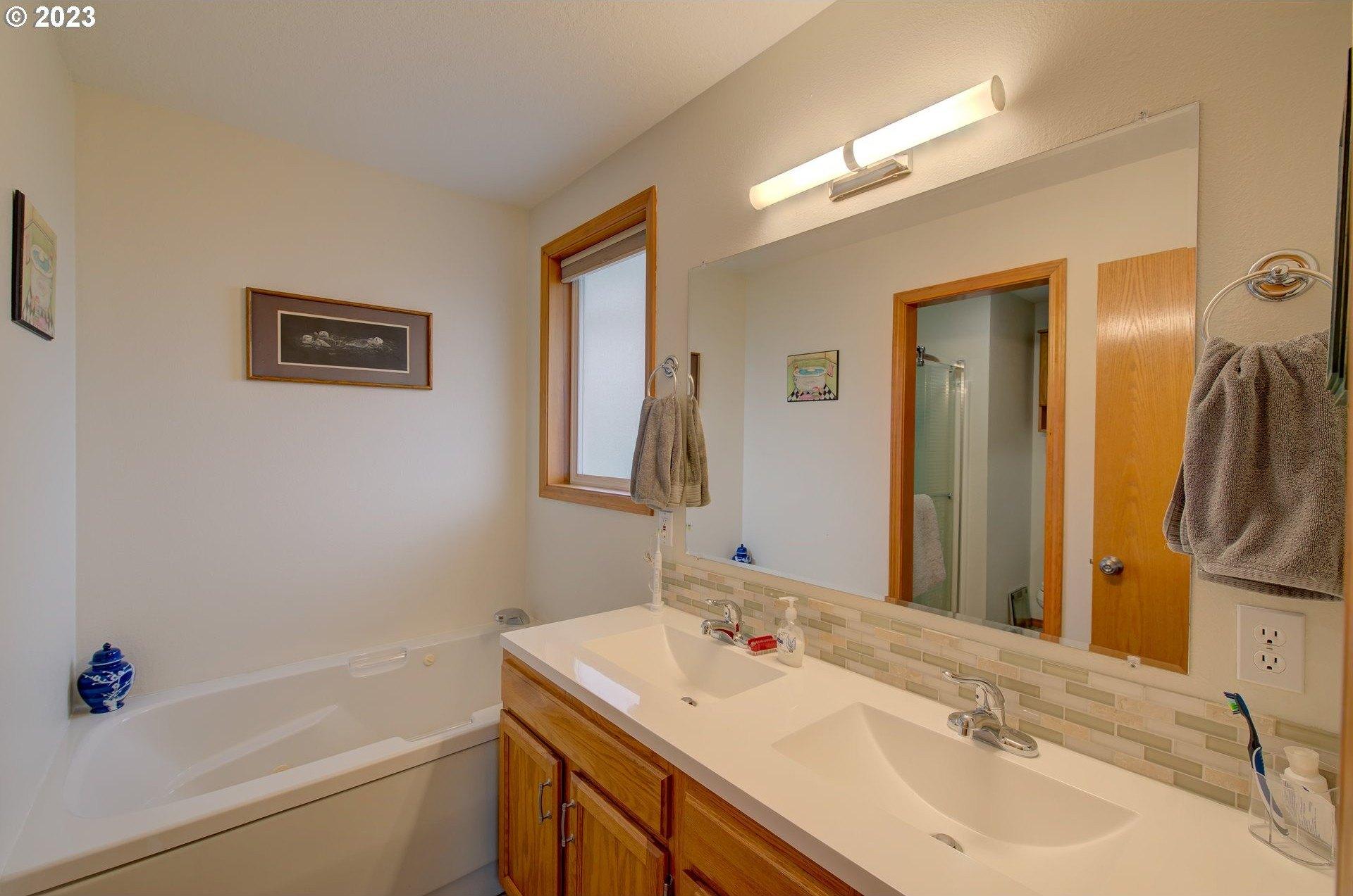 N Alley, Long Beach, WA 98631