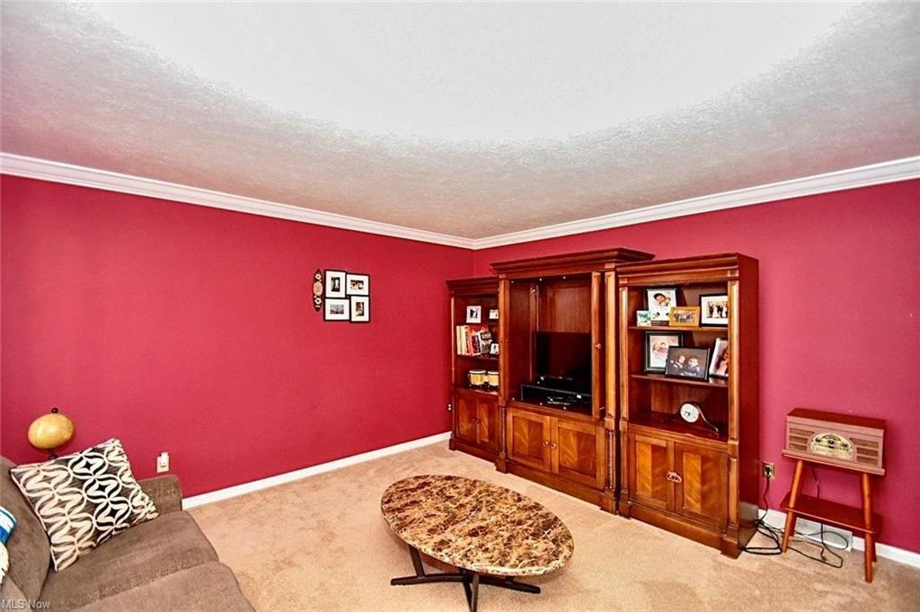 Glendevan St Nw, Massillon, OH 44646