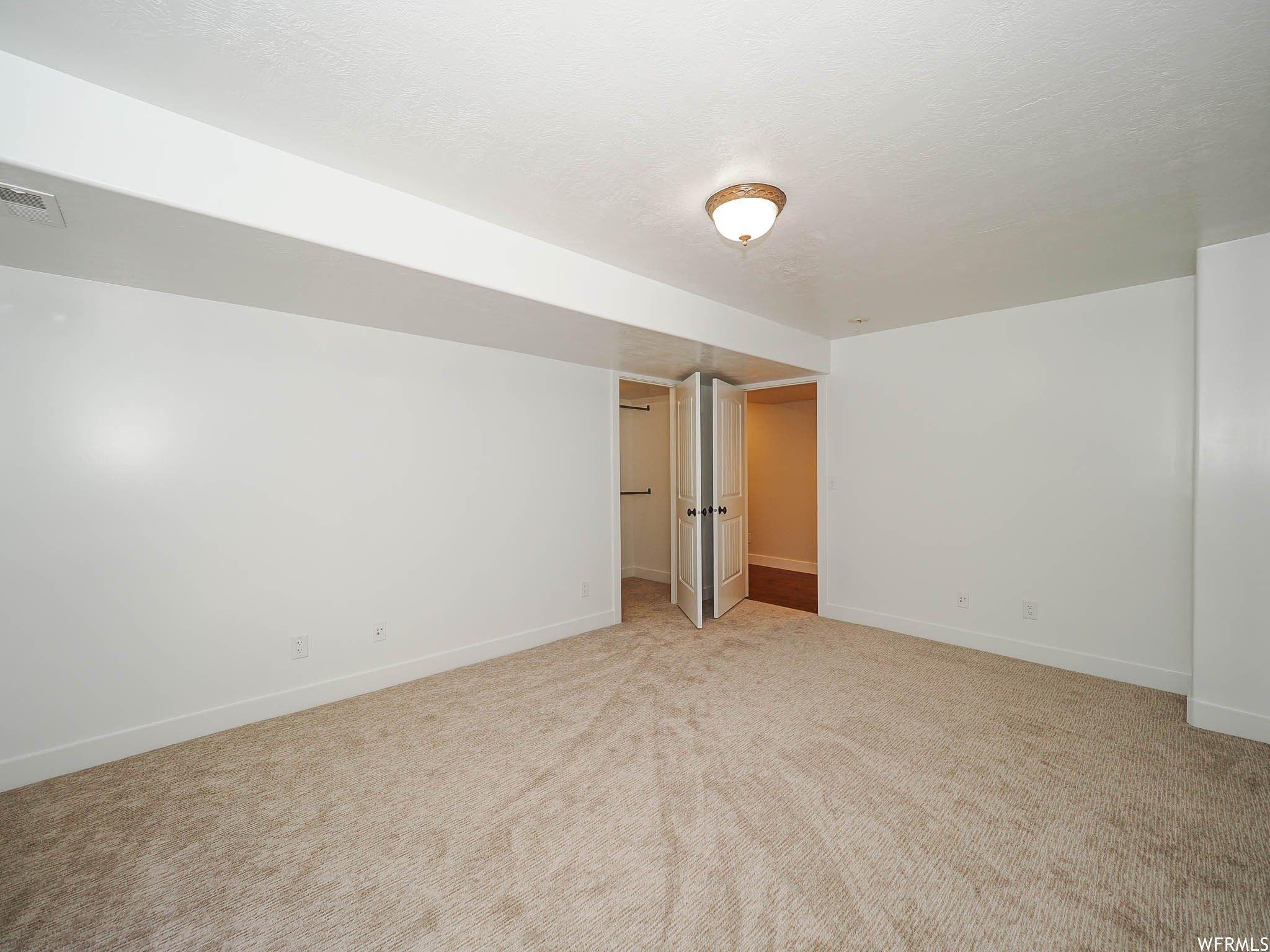 W Silent Rain Dr, South Jordan, UT 84009