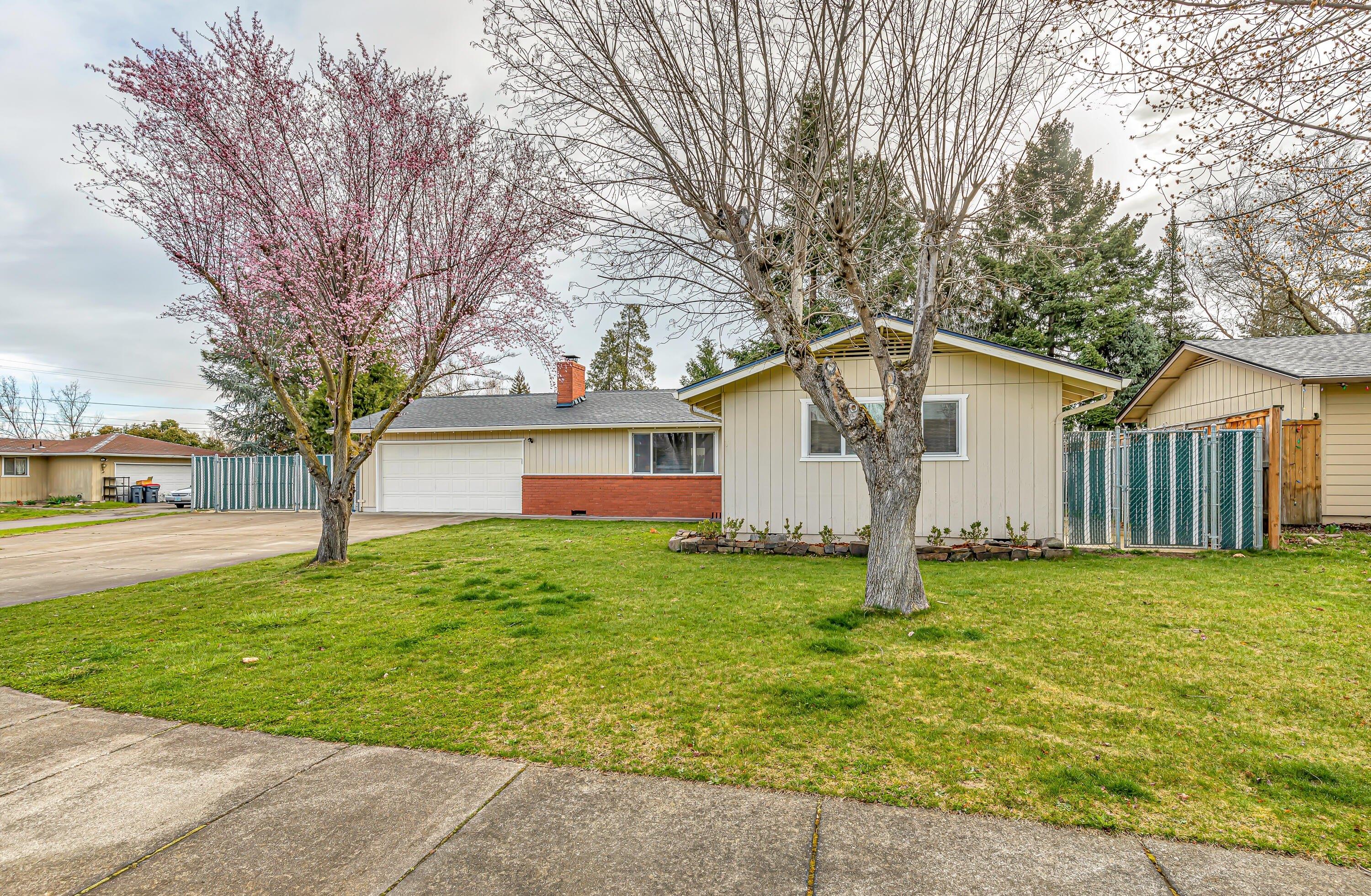 Kelly St, Medford, OR 97501