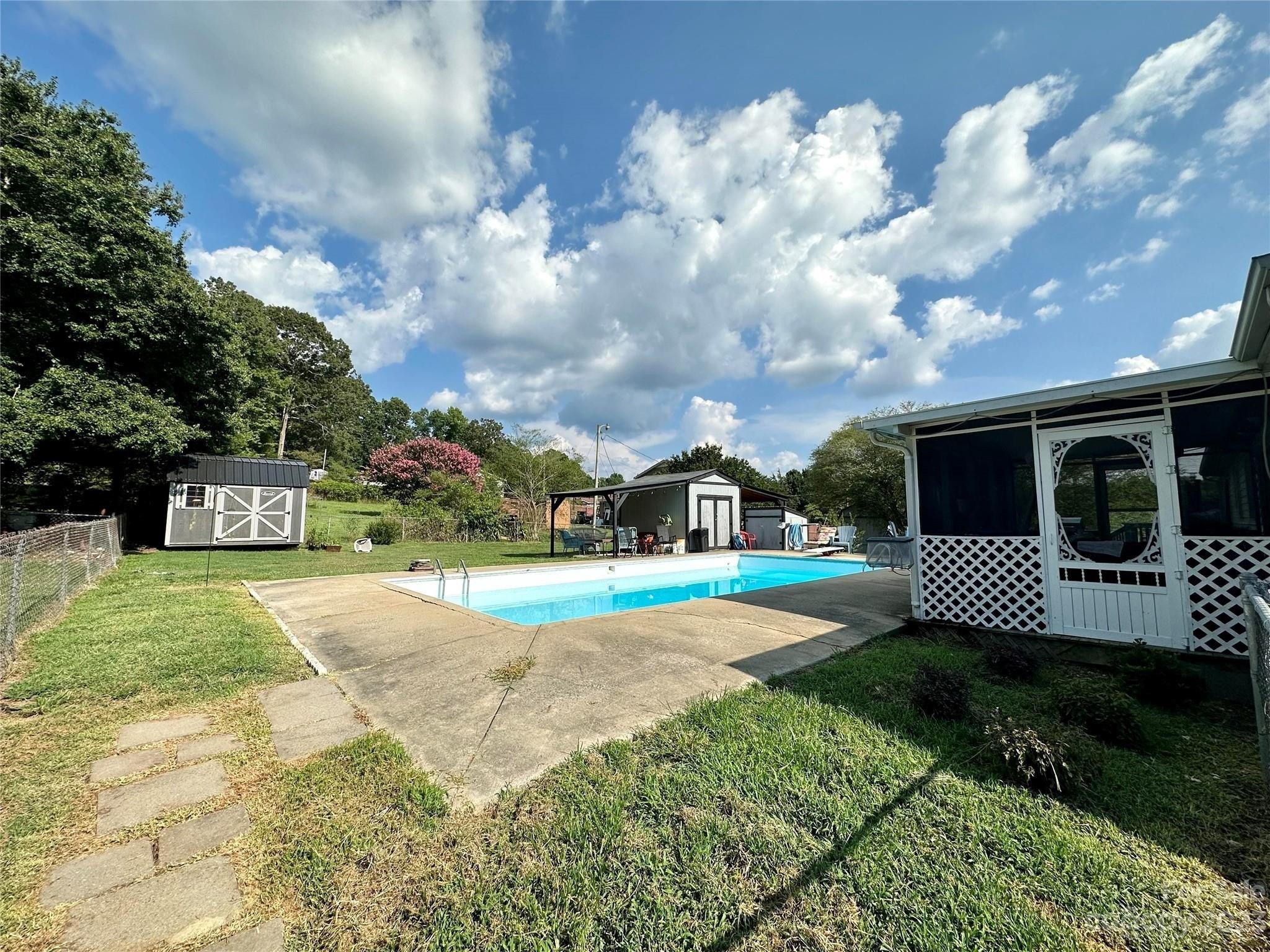 Greenwood Dr, Gastonia, NC 28052