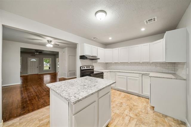 Olive St, Chelsea, OK 74016