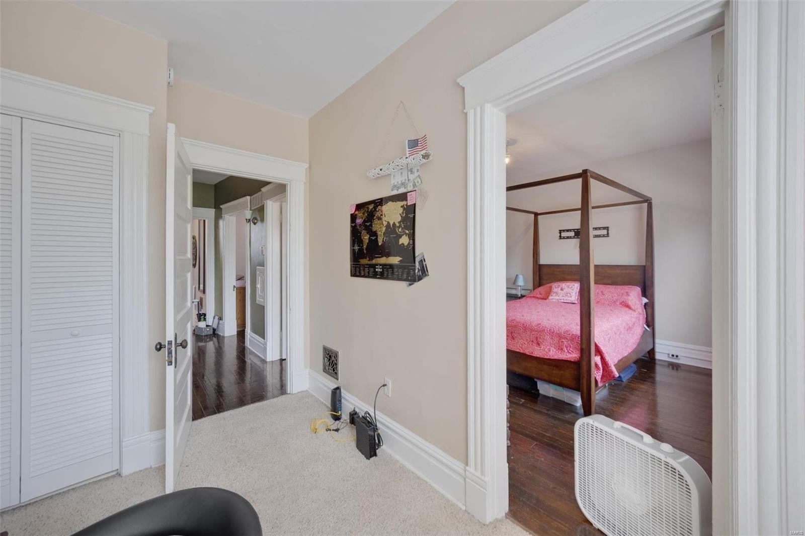 Flad Ave, Saint Louis, MO 63110