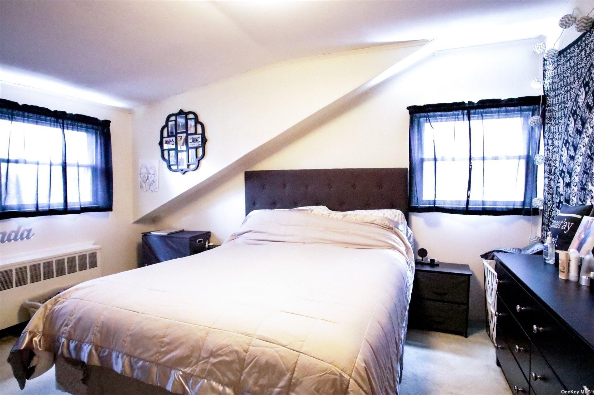 N Hawthorne St, Massapequa, NY 11758