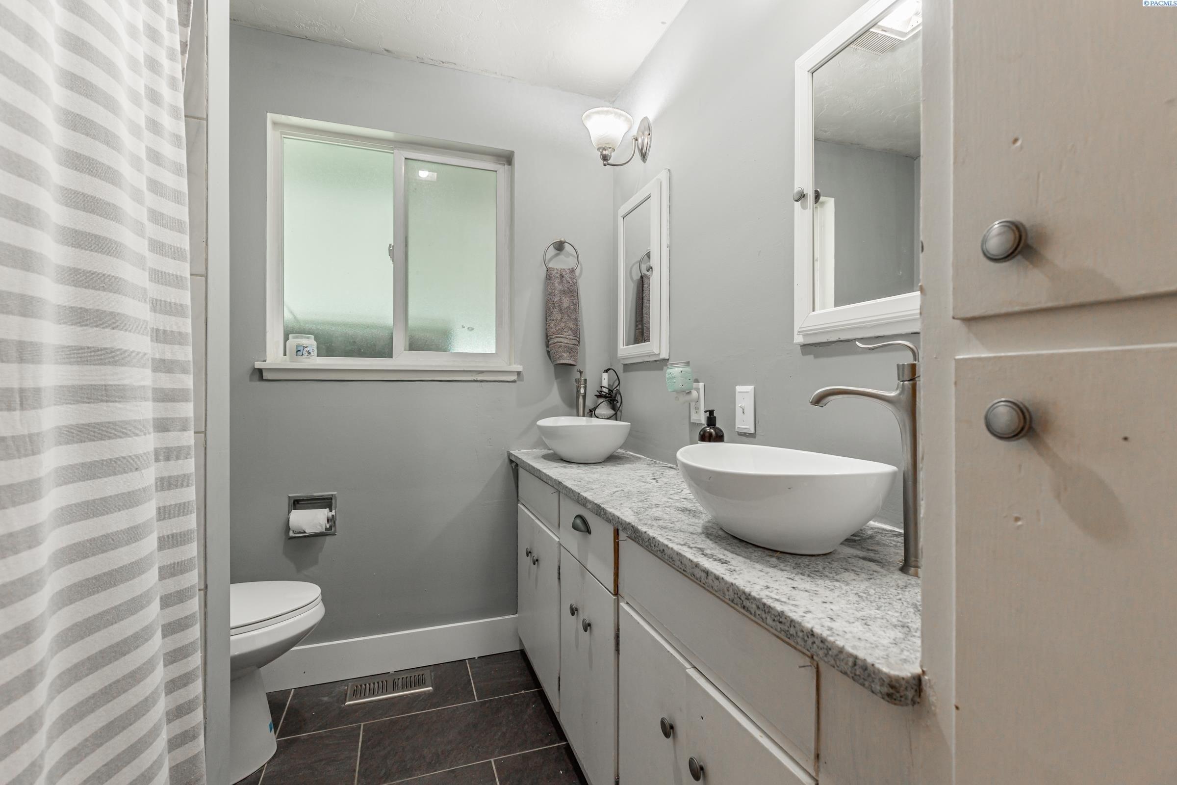W Agate St, Pasco, WA 99301