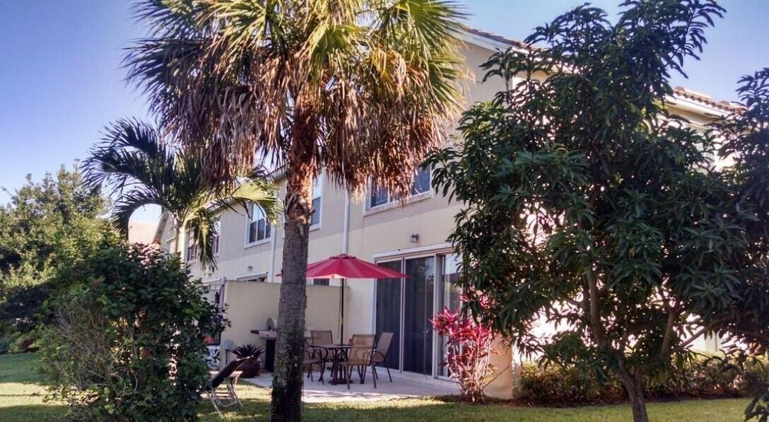 Pinewood Lake Ct, Greenacres, FL 33415