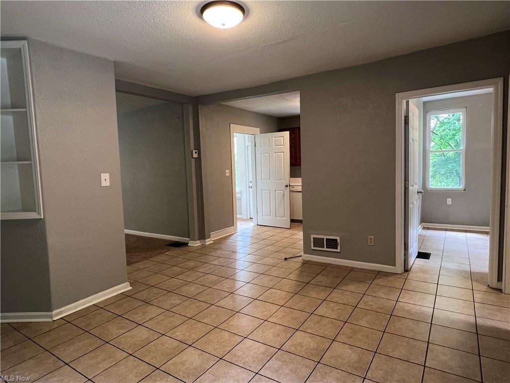 Traphagen St Nw, Massillon, OH 44646