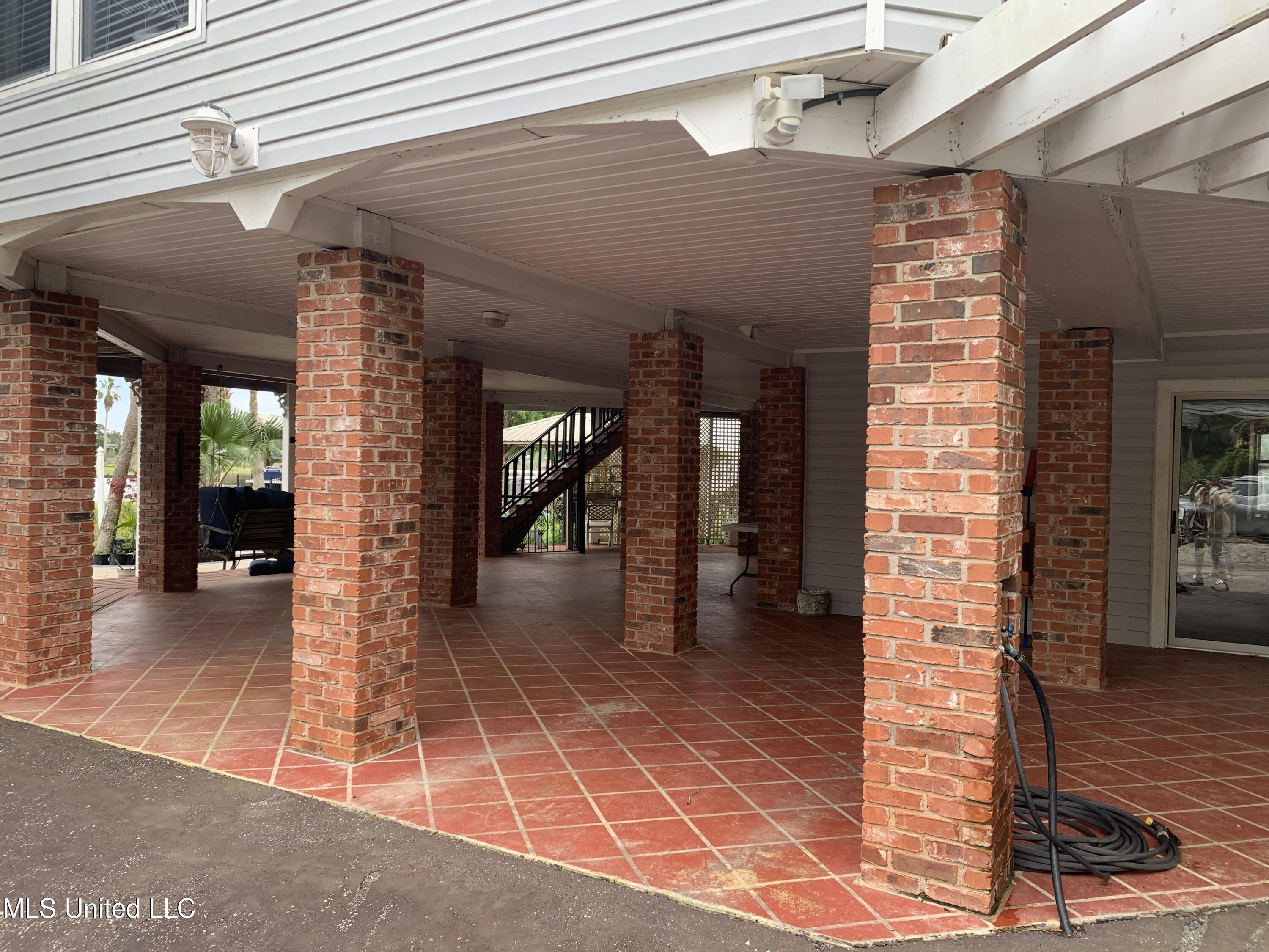 Caldwell Dr, Ocean Springs, MS 39564