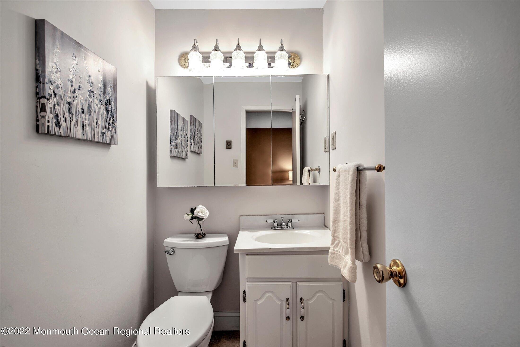 Amberly Dr, Manalapan, NJ 07726