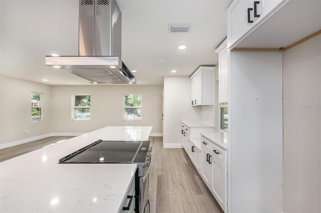 S Russell St, Tampa, FL 33611