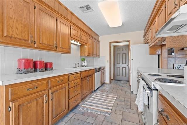Abbey Rd, Bartlesville, OK 74006